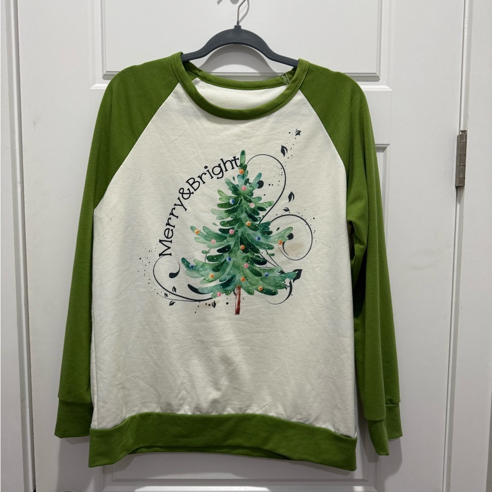 Green and White Merry & Bright Sweatshirt women's large